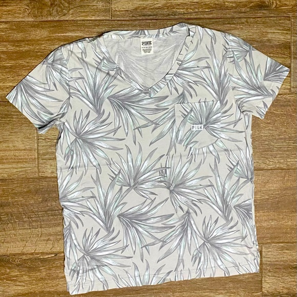 PINK Victoria Secret boyfriend palm print v-neck t-shirt - Picture 1 of 3